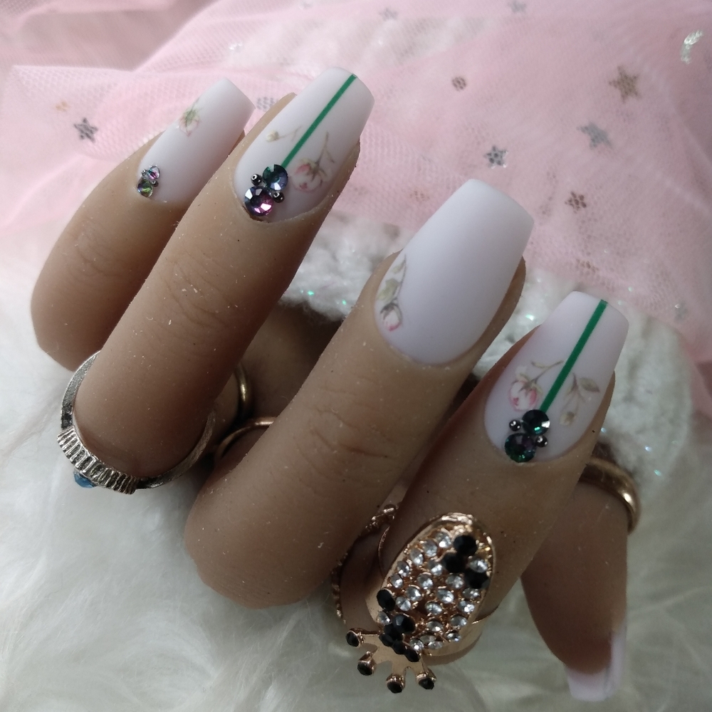 Press on nails (short tapered coffin)
